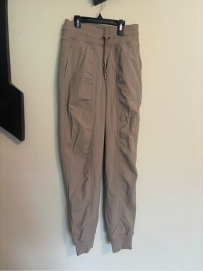 lululemon athletica Men's Jogger Pants in Taupe